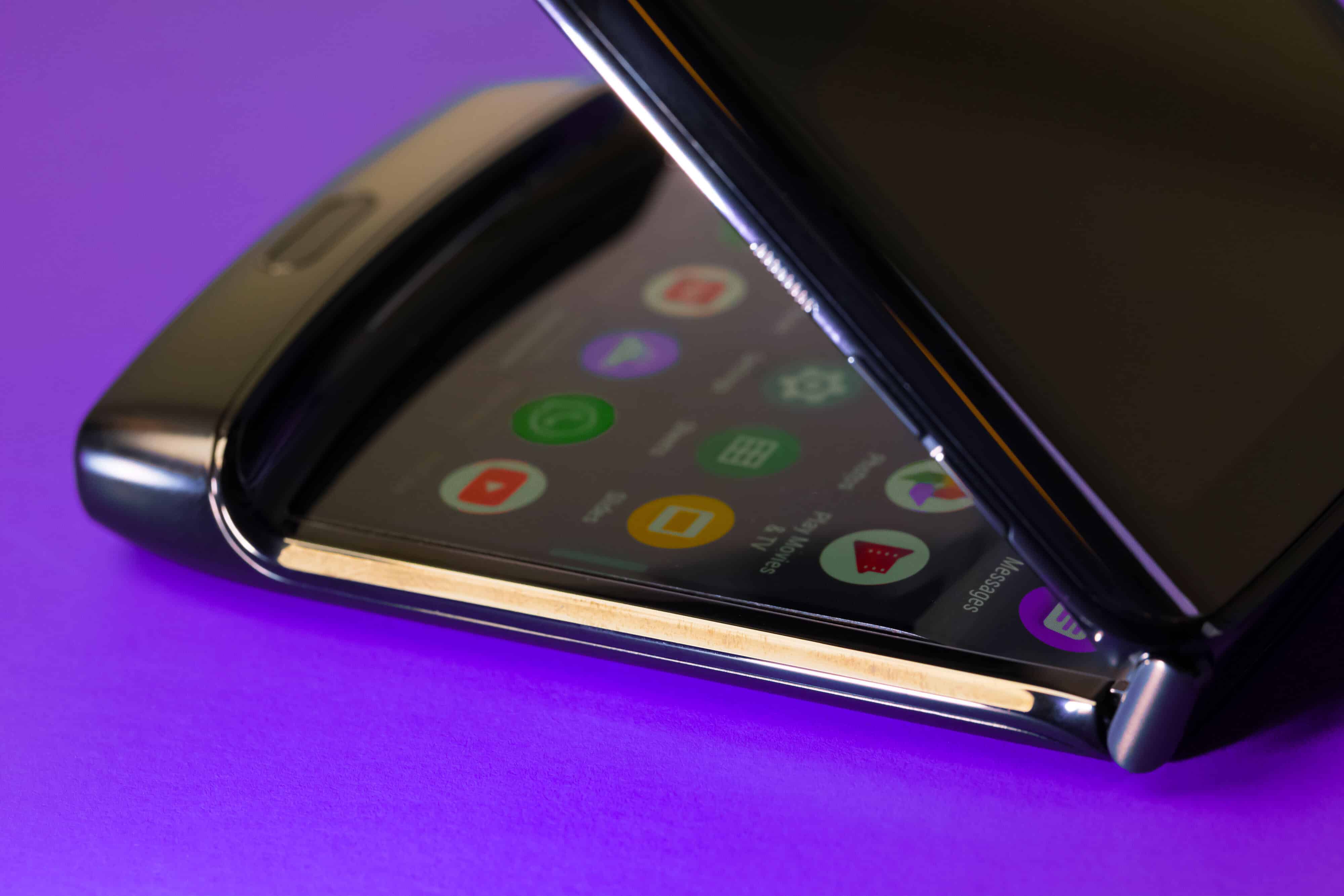 20191114024422 - Novo V3: Motorola lança aparelho com flip e tela dobrável